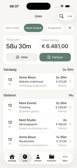 Urenoverzicht per maand in de Uurwerk urenregistratie app, met totaal uren en totaal bedrag